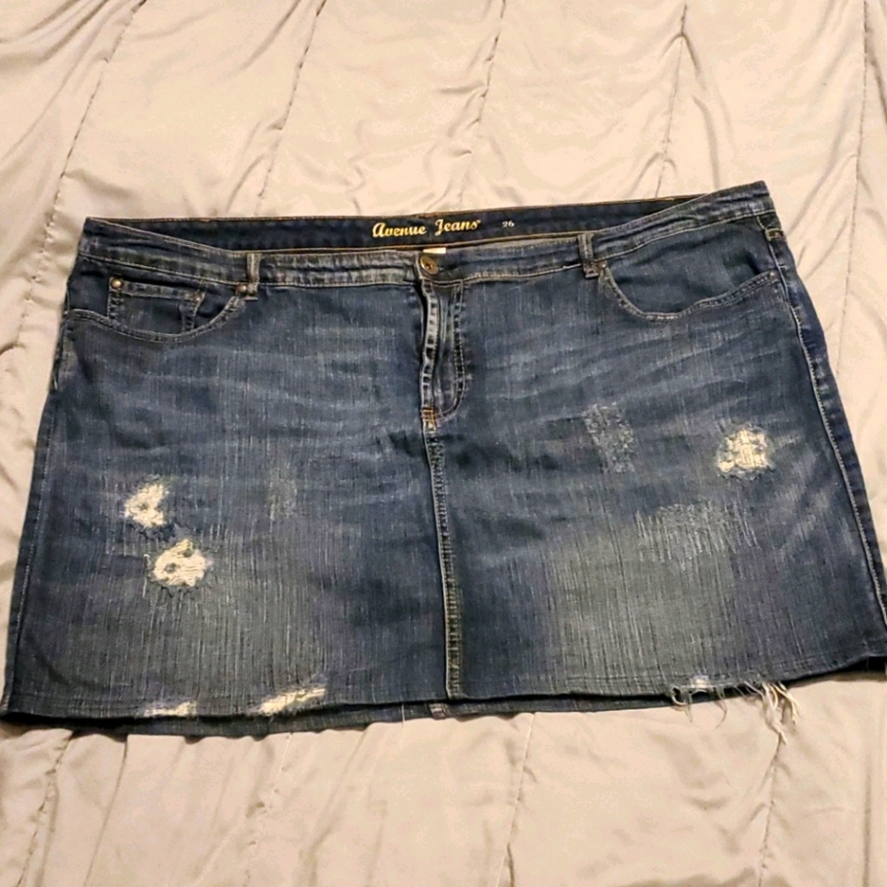 3/$25 🤑 Avenue Distressed Denim Mini Skirt 26 26w